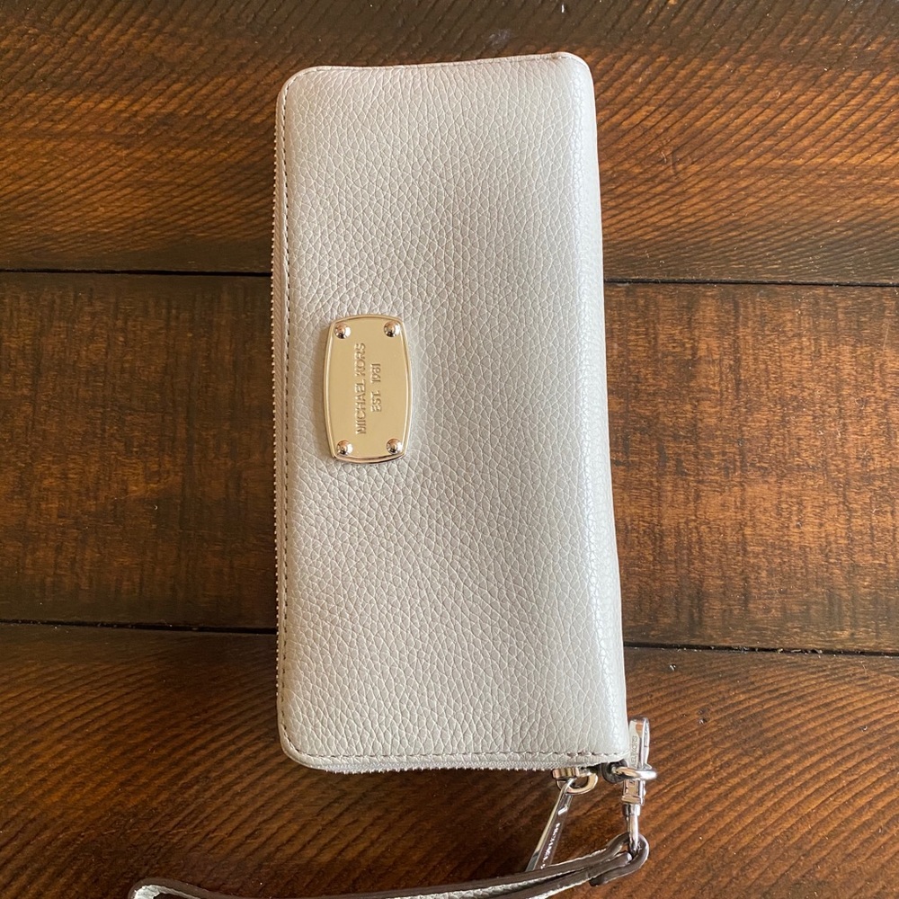 Michael Kors Jetset Wristlet